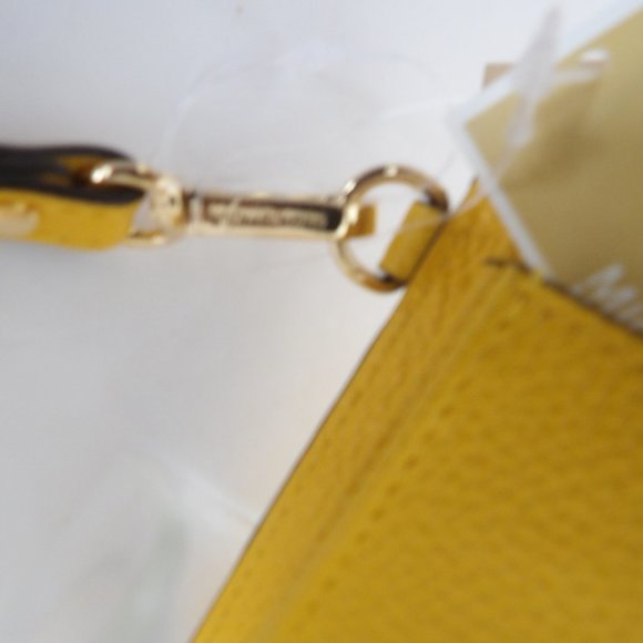 COPY - Michael Kors Jet Set -Pebble Leather Ph Wristlet - Picture 8 of 16